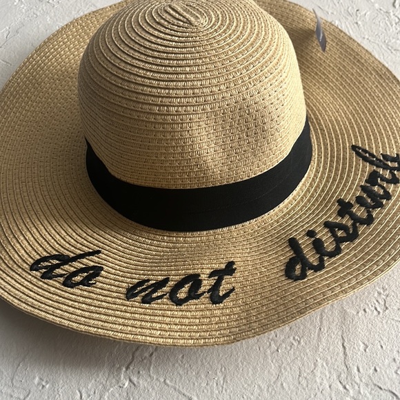 Beach Hat - Picture 2 of 3